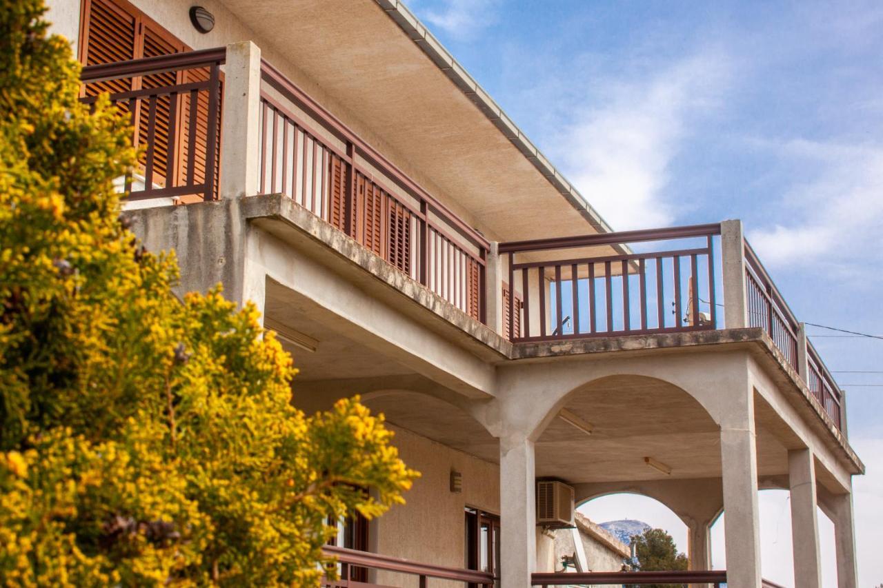Apartment Juric Kaštel Novi Eksteriør billede
