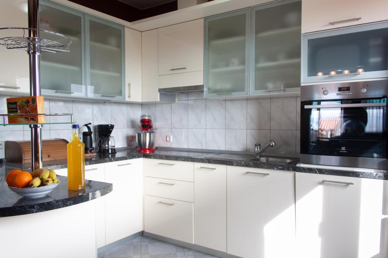 Apartment Juric Kaštel Novi Eksteriør billede