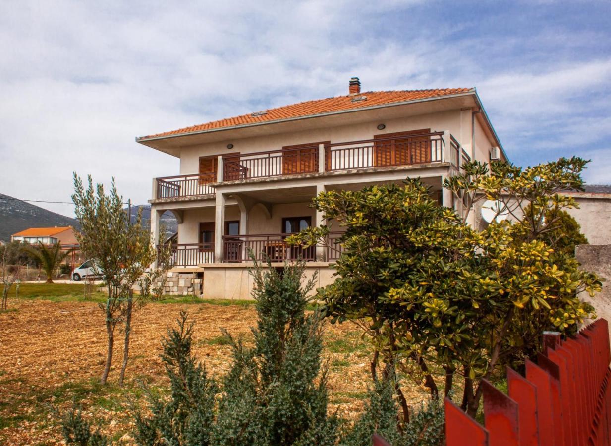 Apartment Juric Kaštel Novi Eksteriør billede