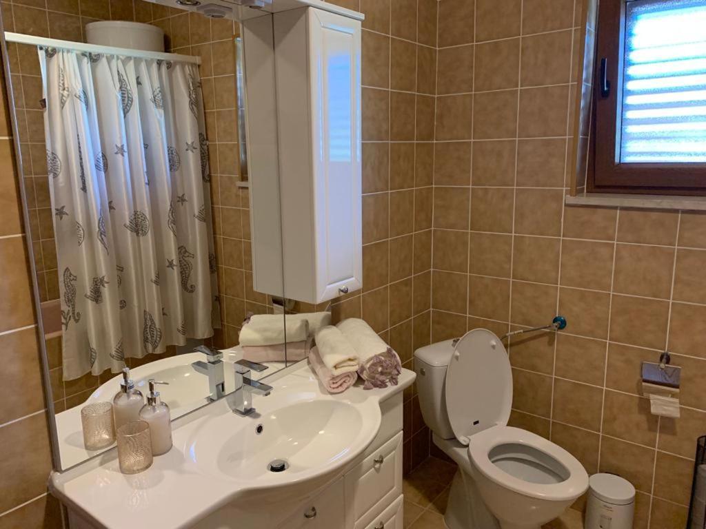 Apartment Juric Kaštel Novi Eksteriør billede